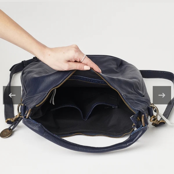The Wanderers Travel Co "Santorini" Navy Leather NWT Xbody (from Australia) - Picture 6 of 17